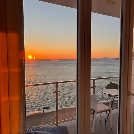 Deluxe 3 Apartament *