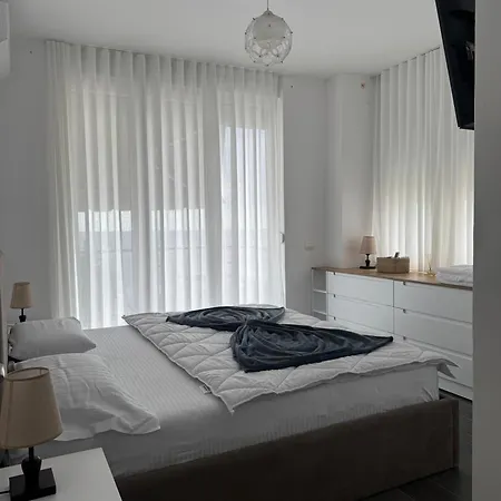 Apartament Deluxe 3 *