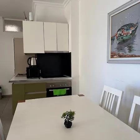 Deluxe 3 Apartament *