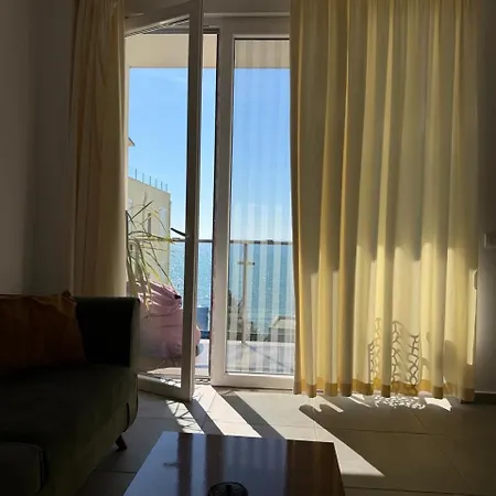 Deluxe 3 *